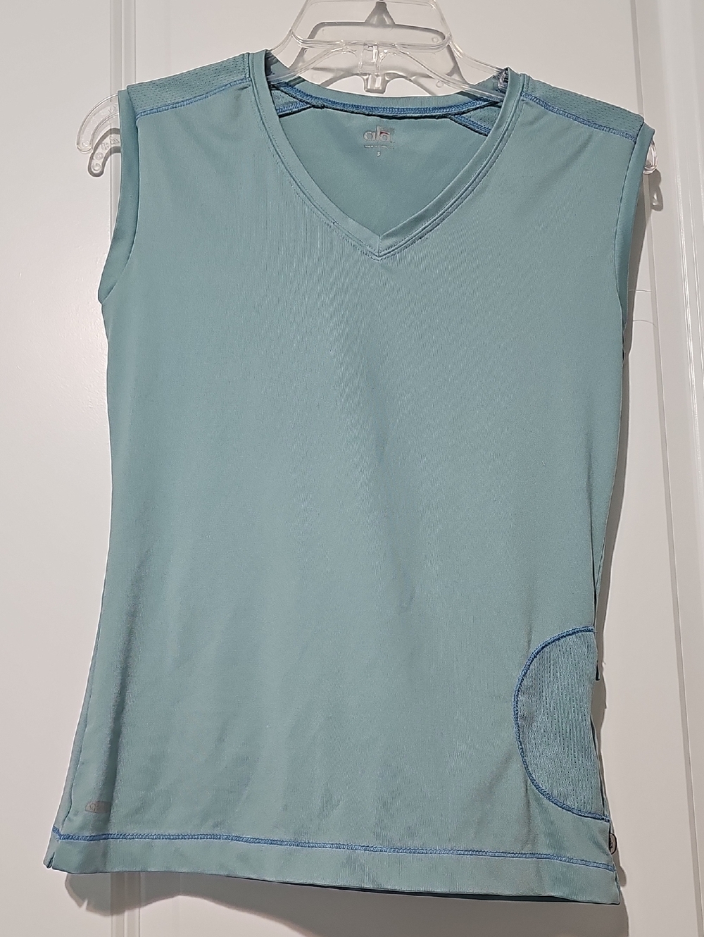 ALO Yoga Sleeveless Shirt Workout Top Blue Teal Womens Polyester Blend